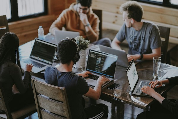 Why Coworking Spaces Have Become the First Choice for Entrepreneurs and Freelancers